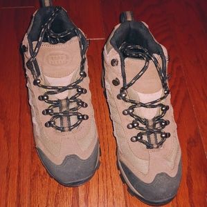 State Street hiking boots. Tan Men's Size 8 EUC